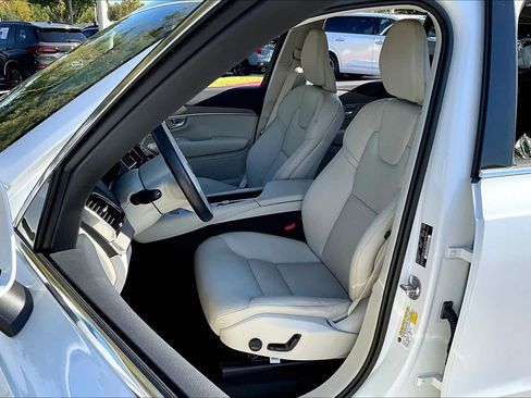 Used 2023 Volvo XC90 T8 Plus w/ Protection Package Premier image 6
