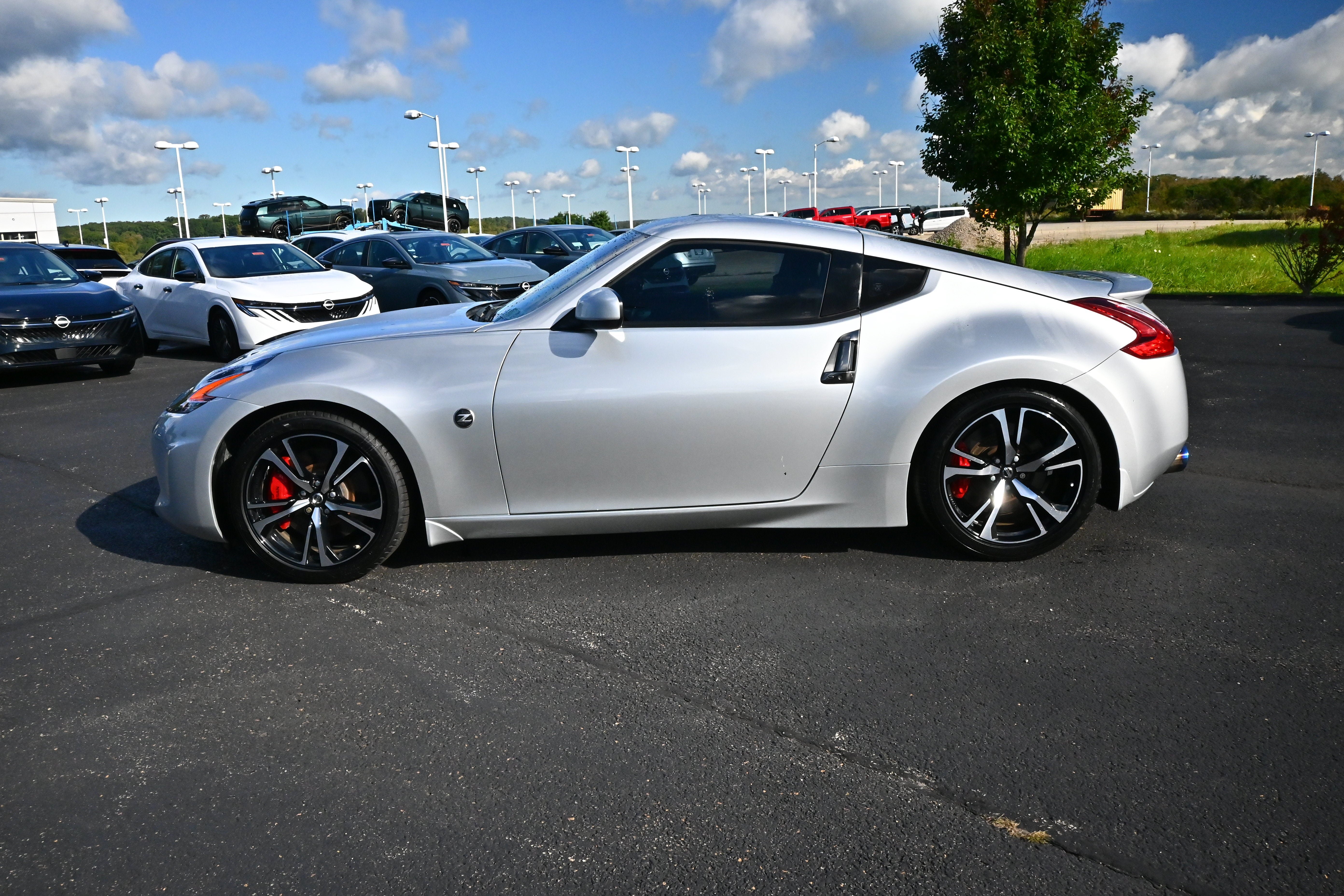 Used 2019 Nissan 370Z Coupe RWD image 5