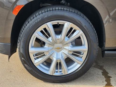 Used 2021 Chevrolet Tahoe High Country w/ Premium Package image 18