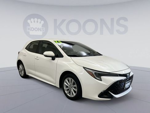 Used 2025 Toyota Corolla SE FWD image 2