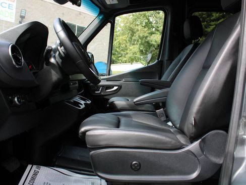 Used 2024 Mercedes-Benz Sprinter 2500 image 26