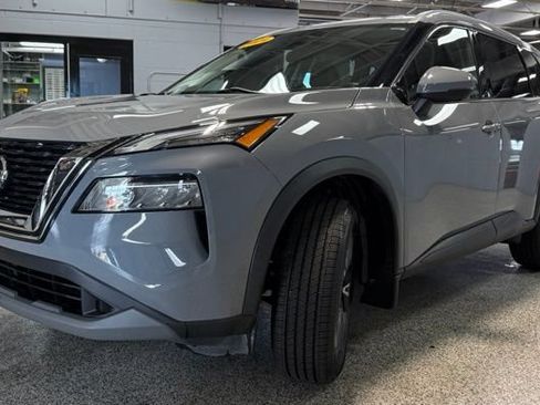 Used 2021 Nissan Rogue SV AWD/4WD image 3