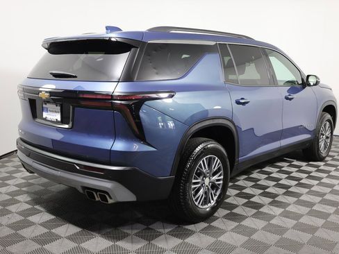 Used 2025 Chevrolet Traverse LT image 5