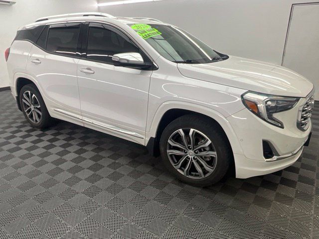 Used 2020 GMC Terrain Denali w/ Denali Premium Package FWD image 3