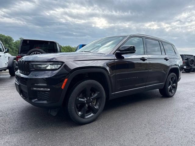 Used 2023 Jeep Grand Cherokee L Limited w/ Black Appearance Package AWD/4WD image 7