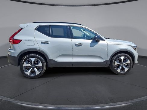 Certified 2026 Volvo XC40 B5 Plus AWD/4WD image 32