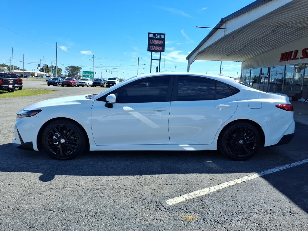 Used 2025 Toyota Camry SE w/ Convenience Package FWD image 4