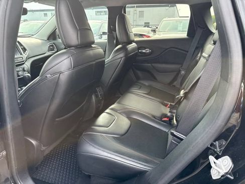 Used 2019 Jeep Cherokee Trailhawk w/ Cold Weather Group AWD/4WD image 28