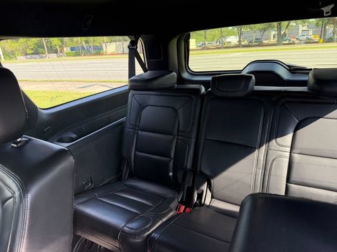 Used 2020 Lincoln Navigator L Reserve w/ Equipment Group 208A Reserve AWD/4WD image 18