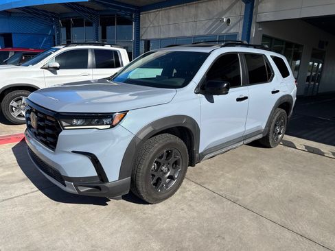 Used 2023 Honda Pilot TrailSport image 1