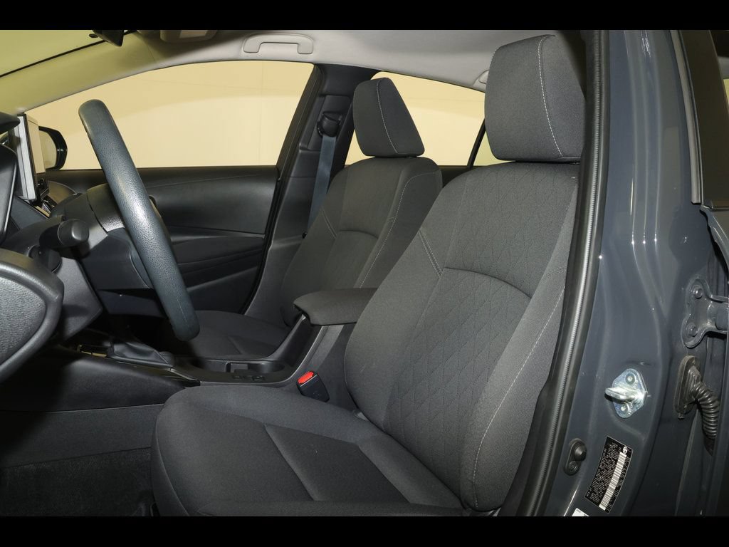 Used 2025 Toyota Corolla LE FWD image 9