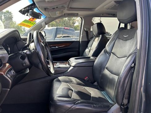 Used 2019 Cadillac Escalade Luxury RWD image 11