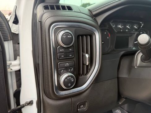 Used 2022 GMC Sierra 3500 SLE AWD/4WD image 11