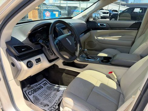 Used 2017 Lincoln MKT AWD image 11