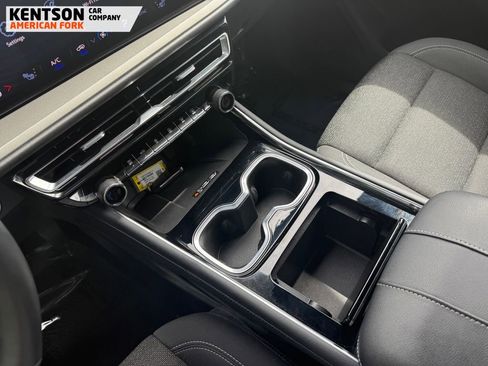 Used 2024 Chevrolet Traverse LT image 26