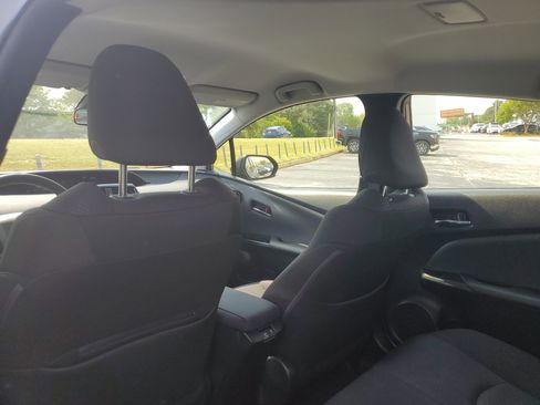 Used 2022 Toyota Prius LE image 11