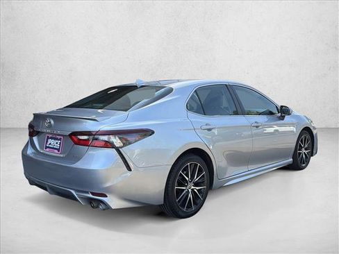 Used 2024 Toyota Camry SE FWD image 5
