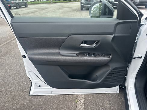 New 2026 Nissan Kicks SV image 10