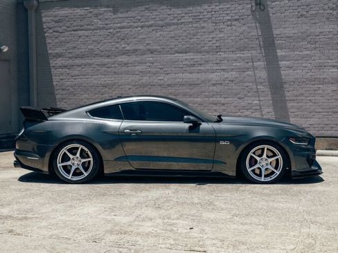 Used 2017 Ford Mustang GT Premium w/ GT Performance Package RWD image 21