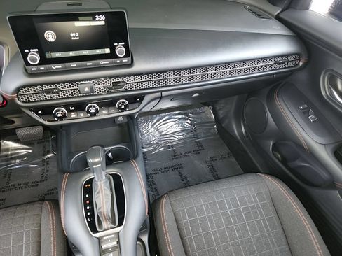 Used 2024 Honda HR-V Sport image 17