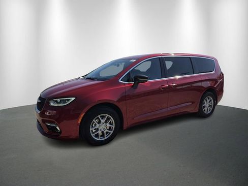 New 2026 Chrysler Pacifica Select image 2