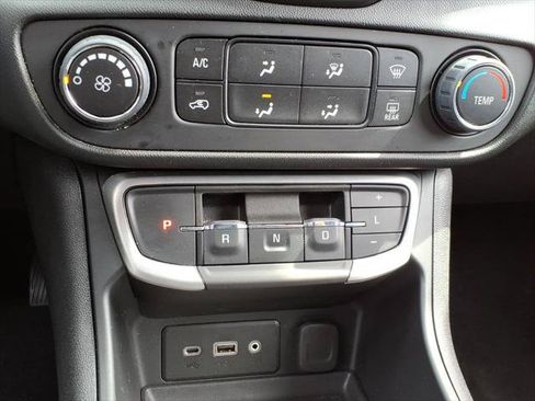 Used 2024 GMC Terrain SLE FWD image 16