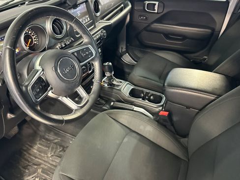 Used 2018 Jeep Wrangler Unlimited Sahara AWD/4WD image 14