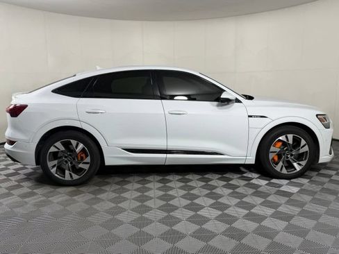 Used 2022 Audi e-tron Premium Plus w/ Premium Plus Package AWD/4WD image 9
