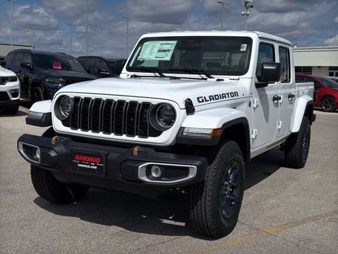 New 2026 Jeep Gladiator Sport AWD/4WD image 2