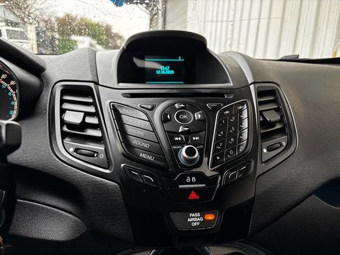 Used 2016 Ford Fiesta SE image 23