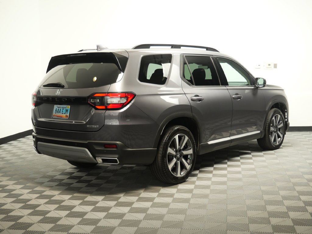 Used 2025 Honda Pilot Touring image 8