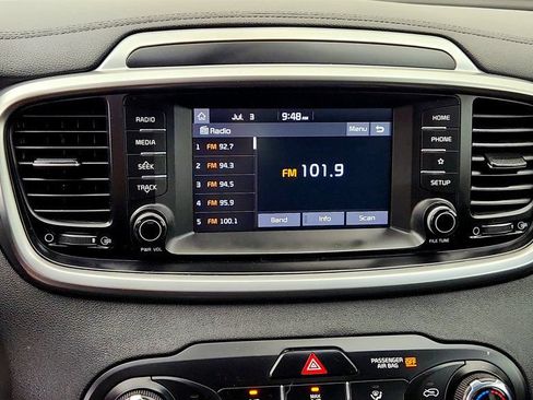 Used 2019 Kia Sorento AWD image 18
