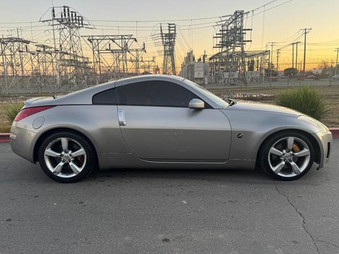 Used 2005 Nissan 350Z 35th Anniversary Edition w/ (N93) Cargo Convenience Pkg image 6