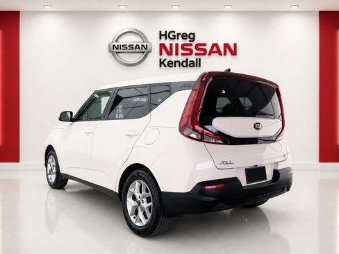 Used 2020 Kia Soul S FWD image 2