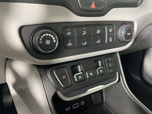 Used 2020 GMC Terrain SLE image 15