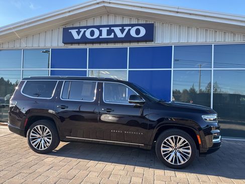 Used 2023 Jeep Grand Wagoneer Series III w/ Rear-Seat Entertainment Group image 6