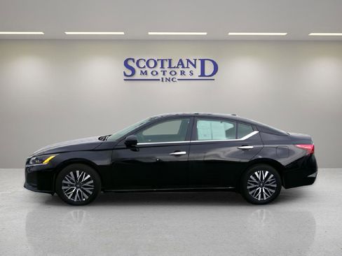 Used 2025 Nissan Altima 2.5 SV image 1