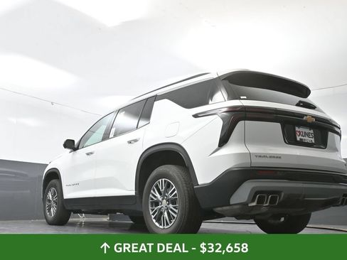 Used 2024 Chevrolet Traverse LT FWD image 58