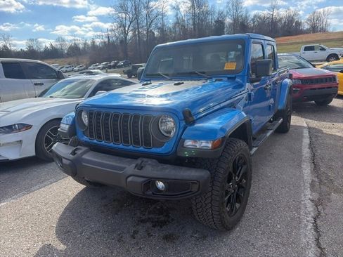 Used 2025 Jeep Gladiator Sport image 2