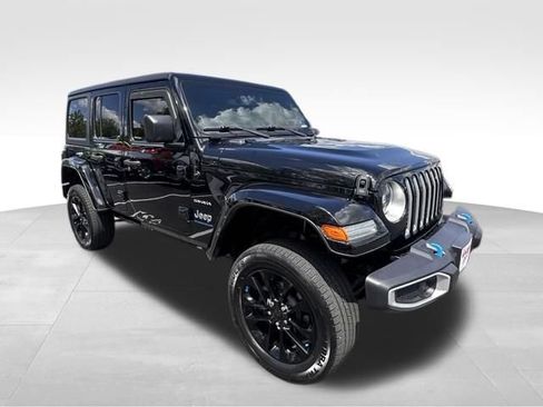 Used 2023 Jeep Wrangler Unlimited Sahara w/ Cold Weather Group AWD/4WD image 11