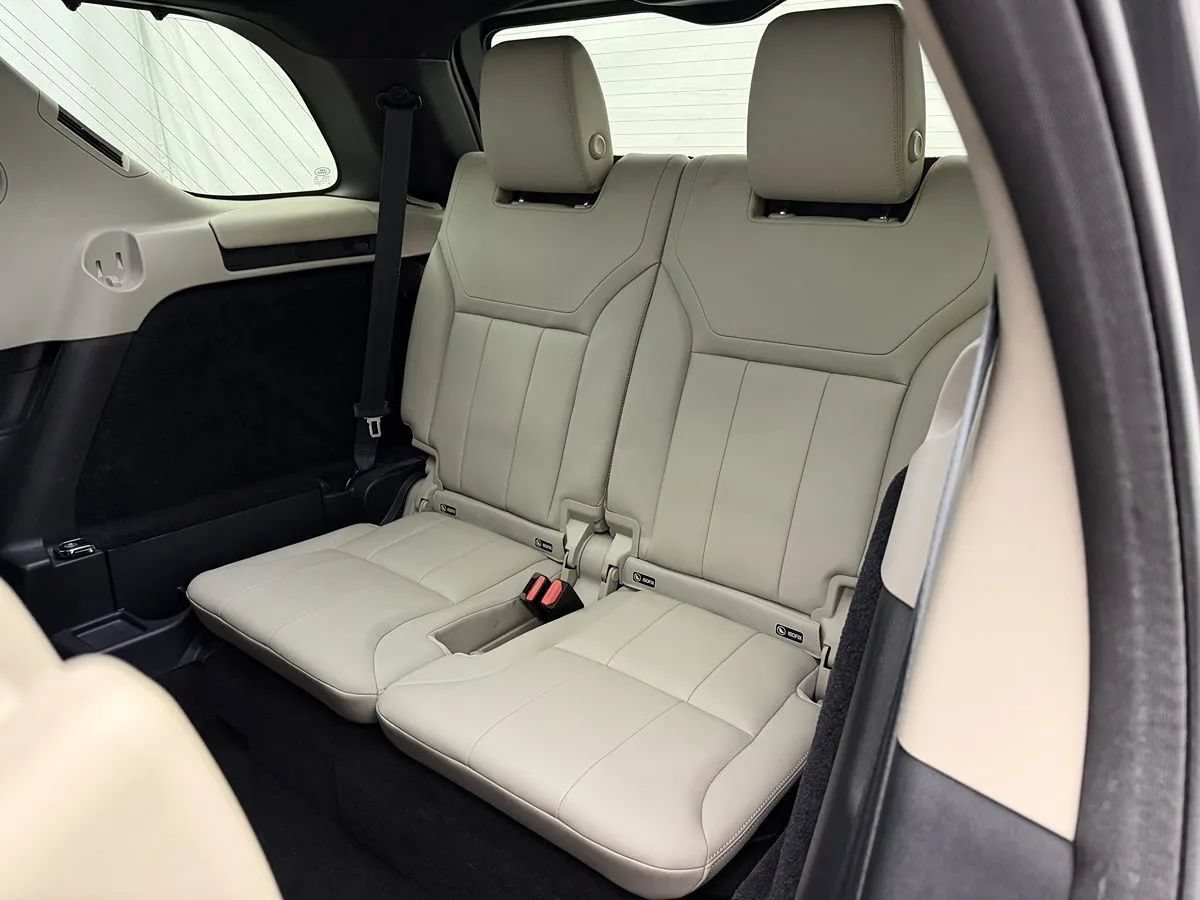 Used 2020 Land Rover Discovery Landmark AWD/4WD image 42