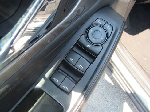 Used 2023 Chevrolet Traverse LT AWD/4WD image 8