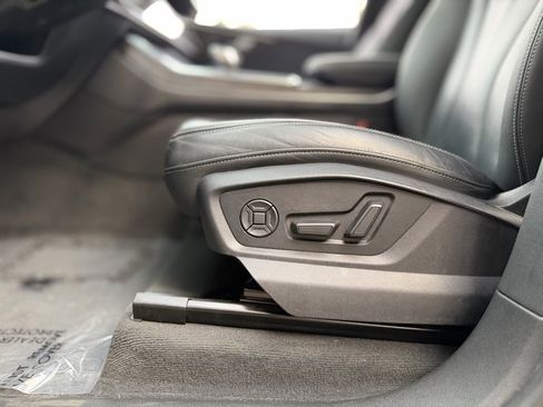 Used 2021 Audi Q8 Premium image 27