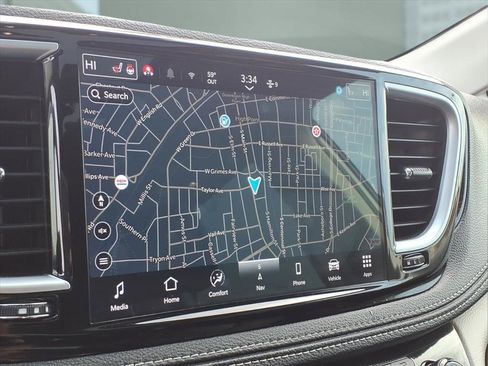 Used 2024 Chrysler Pacifica Limited image 12