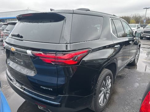 Used 2023 Chevrolet Traverse Premier image 2