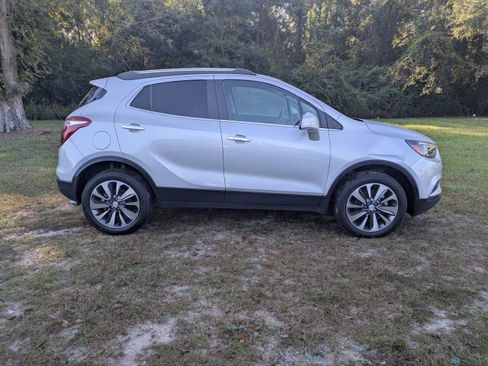 Used 2022 Buick Encore Preferred w/ Safety Package image 4