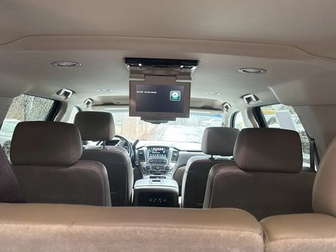 Used 2019 Chevrolet Suburban LT w/ Luxury Package AWD/4WD image 8