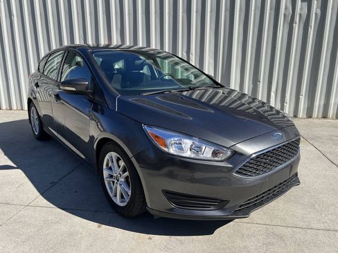 Used 2017 Ford Focus SE FWD image 1