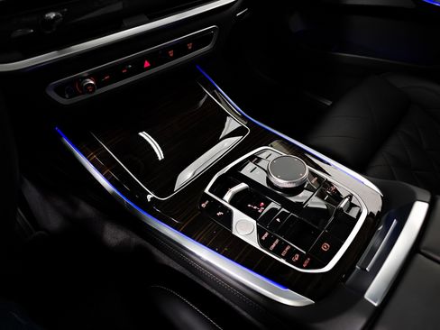 Used 2024 BMW X7 xDrive40i image 23