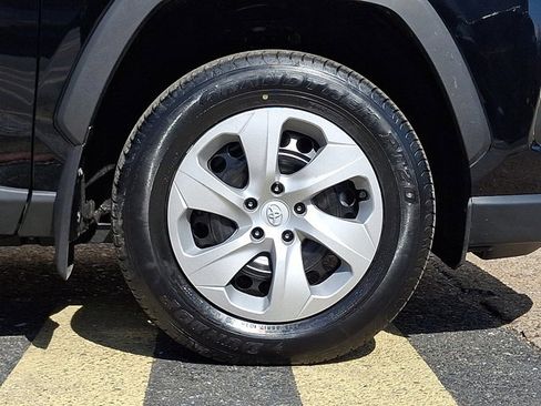 Used 2025 Toyota RAV4 LE image 8